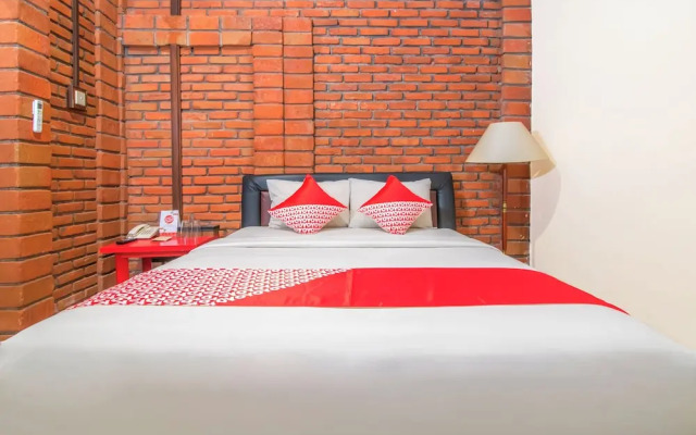 Super OYO Townhouse Oak Maxi Hotel Legian