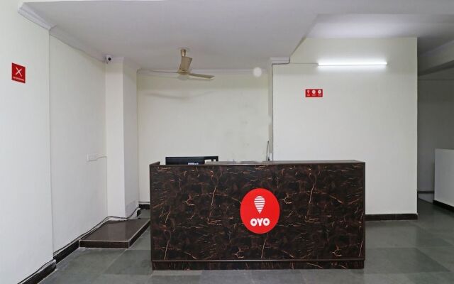 OYO 10172 Dhruv Residency