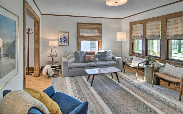 Family-friendly Des Moines Retreat w/ Patio!