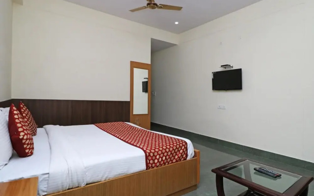 OYO 4798 Hotel Periwal Premium