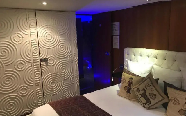 VIP Paris Yacht Hotel