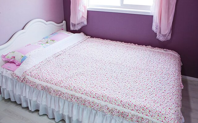 Ganghwa Pink House Pension
