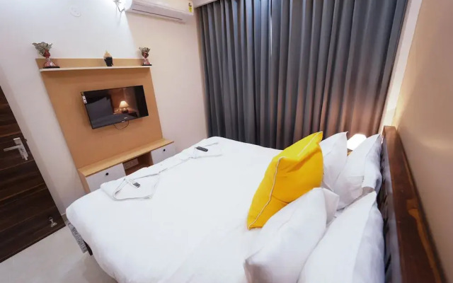 Lime Tree 2 Bhk Apartment Golf Course
