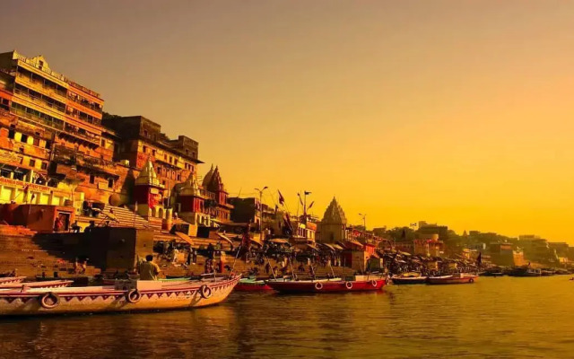 OYO Premium Assi Ghat