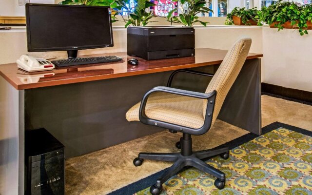 APM Inn & Suites