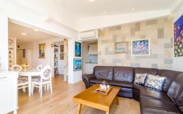 Magellan Deluxe Four