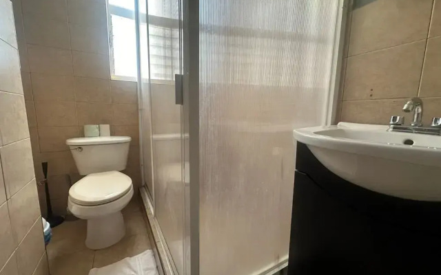Modern Polanco Stay - Parking- Elevator- Sleeps 10