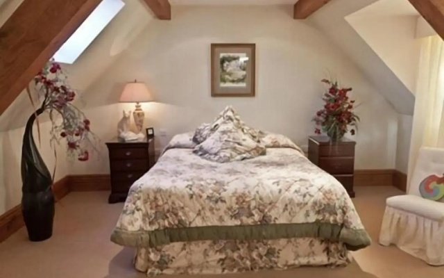 Little Red Rooster Rest and Spa