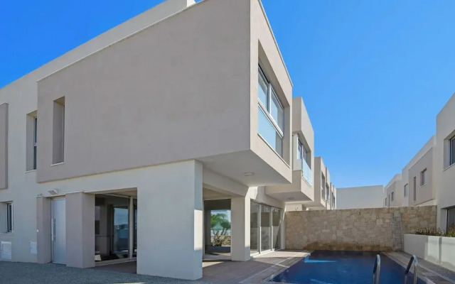 Sanders Mythical Blue - Chic 4 bdr Villa With Pool