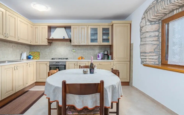 Traditional Stone Holiday House for up to 8 Persons