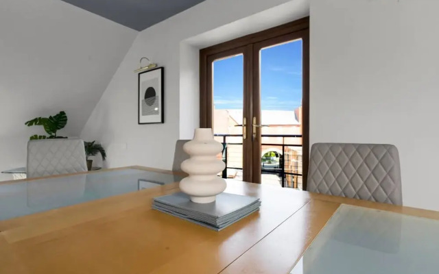 Luxury Penthouse Suite - Swansea Central - Beach