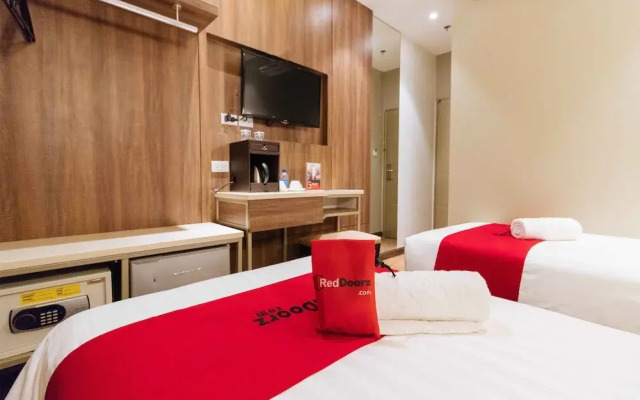 RedDoorz Premium @ South Triangle Quezon City