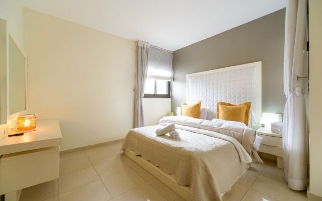 Sea View 5th floor 1 min walk to beach