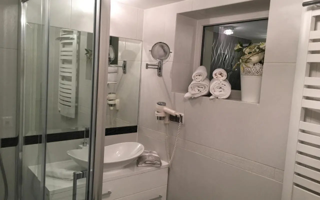 Apartament z prywatnym, krytym basenem