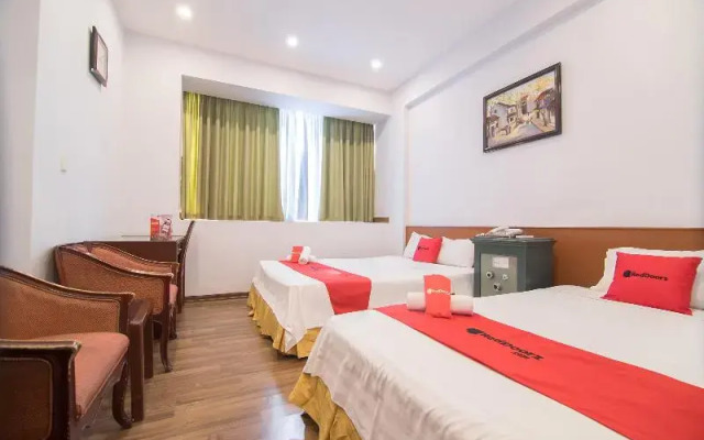 RedDoorz Plus Near Van Mieu Quoc Tu Giam