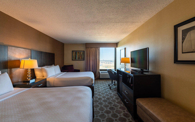 Crowne Plaza Newark Airport by IHG