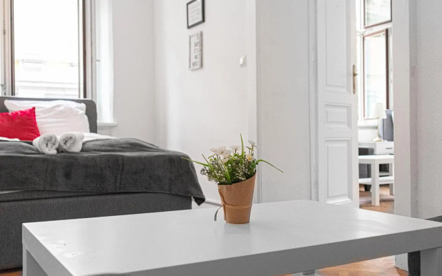 Joyful Apartments at Superb Location near AKH Hospital