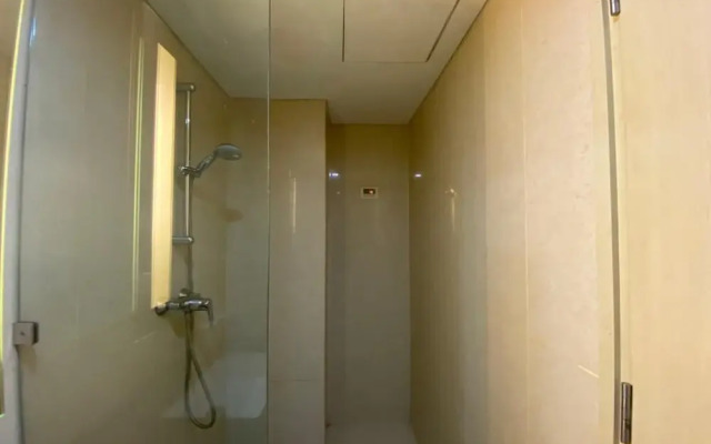 New And Homey Studio Apartment At Warhol (W/R) Residence