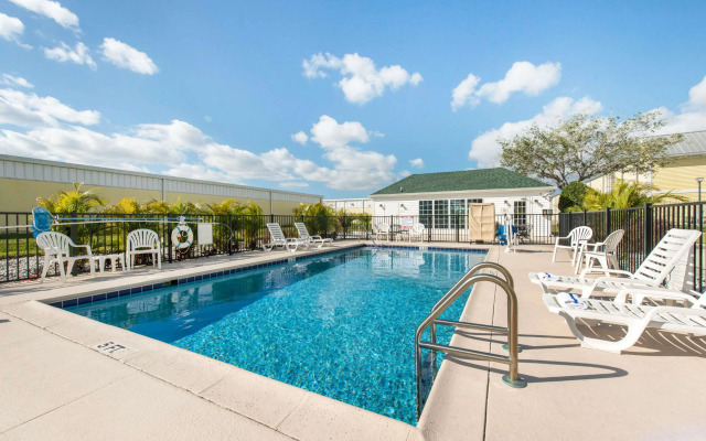Quality Inn Palm Bay - Melbourne I-95