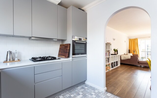 Modern 2bed and Bath W/balcony Flat in Shoreditch