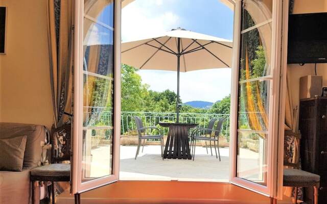 B&B With Charm - Quiet With Kitchen & sw Pool