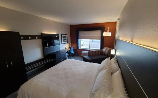 Holiday Inn Express & Suites Sheldon by IHG