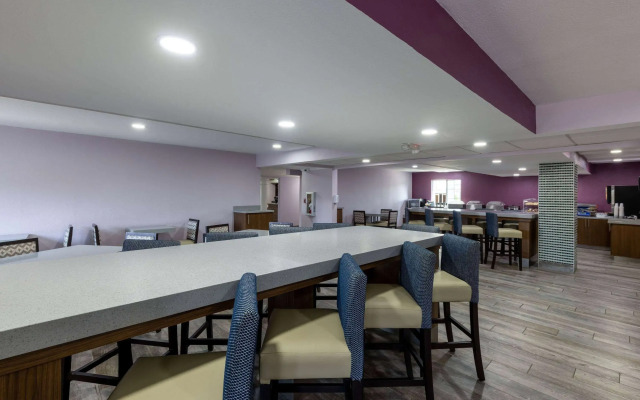 La Quinta Inn by Wyndham Kansas City Lenexa
