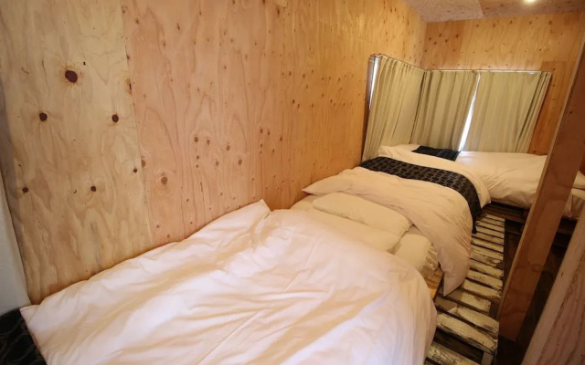 Screamer 2 – Guest Rooms – Tokyo
