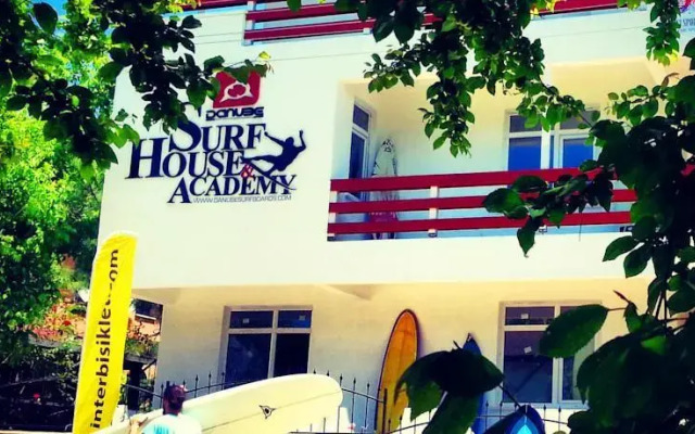 Danube Surf House and Academy
