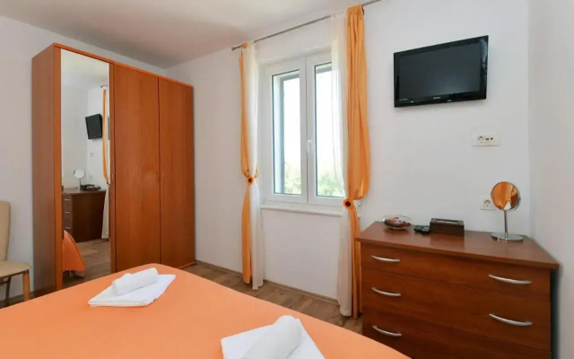 Beach apartment VAMI with sea view