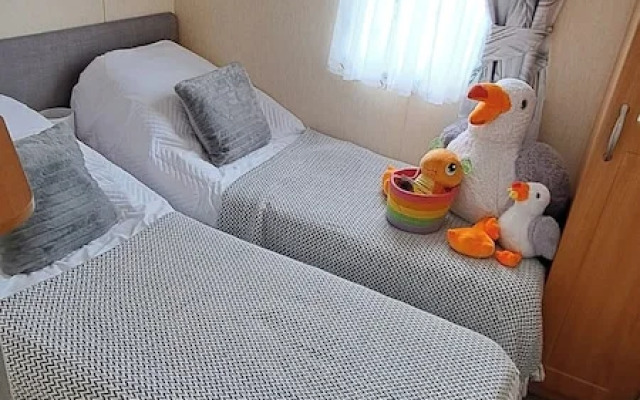Seaside Caravan - Sleeps 6, Parking & Veranda