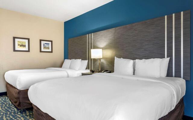 Comfort Inn & Suites Pauls Valley - City Lake