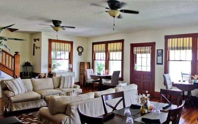 Night Swan Intracoastal B&B