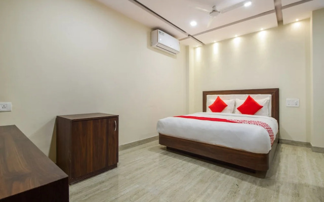 OYO 26124 Silver Palm