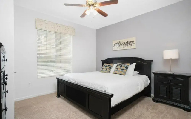 Luxury Oasis 3 Bedroom Condo by RedAwning