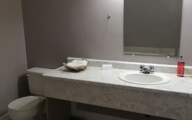 Seaport Inn