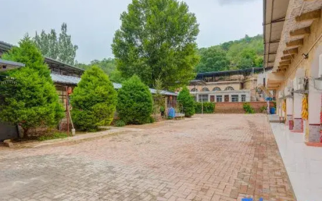 Yan'an Xinyuan Cave Homestay