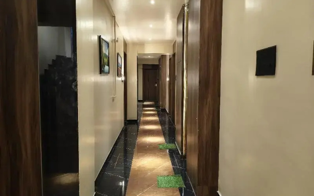 Hotel Golden Arc