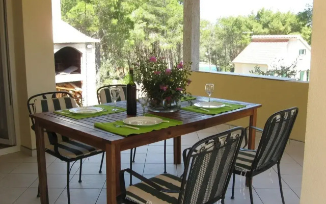 Deni - 70m From Beach - A1