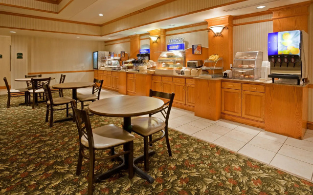 Holiday Inn Express & Suites Yankton by IHG