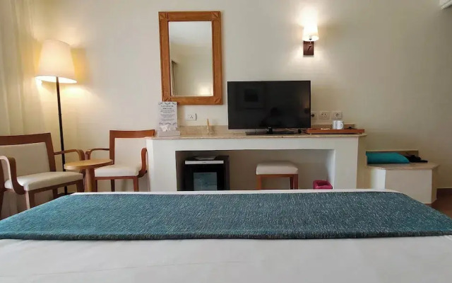 Camel Dive Club & Hotel