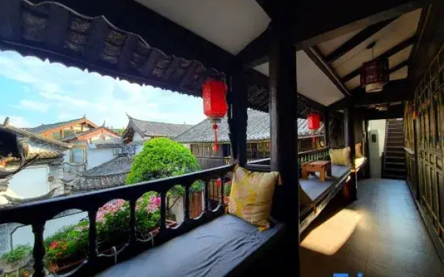 Yiyuan Snow Mountain View Courtyard Inn (Lijiang ancient city mufu branch)