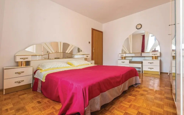 Stunning Home in Pula With Wifi and 5 Bedrooms