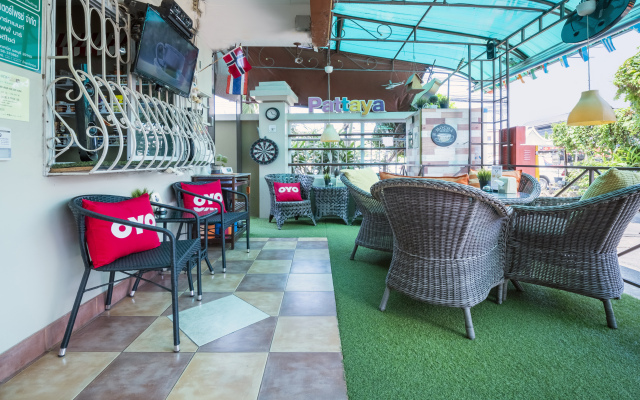 Aromdee Apartment