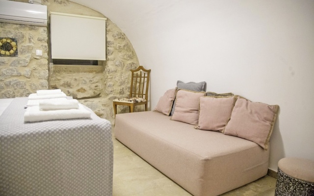 Areopolis Art Apartment