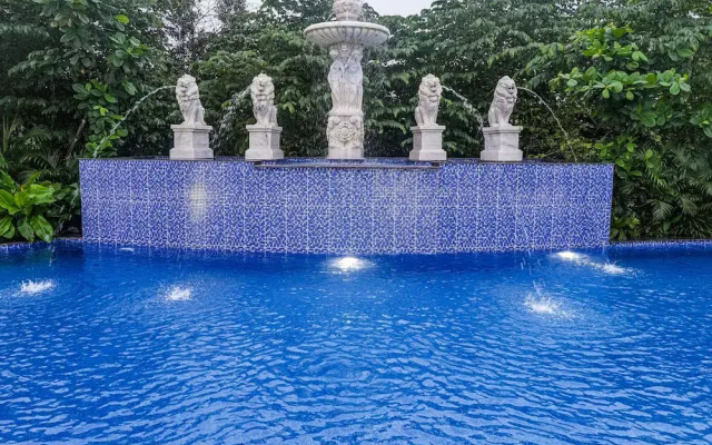 Mayfair Oasis Resort & Convention