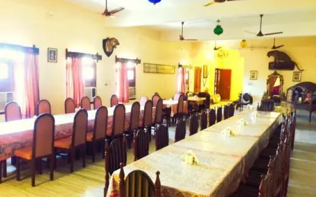 Ishwari Niwas Palace