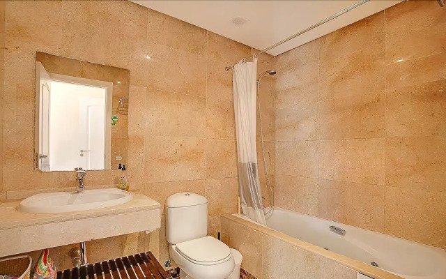 2 Bedrooms Apartment with Garden View