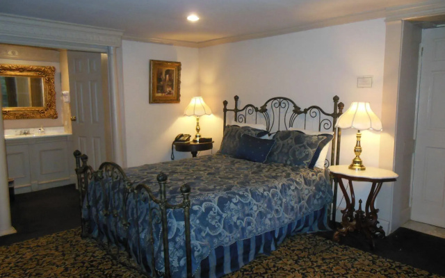 Cedar Grove Mansion Inn & Restaurant