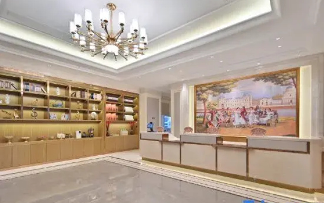 Vienna Hotel (Qianbaliqian Jiande Commercial Pedestrian Street)